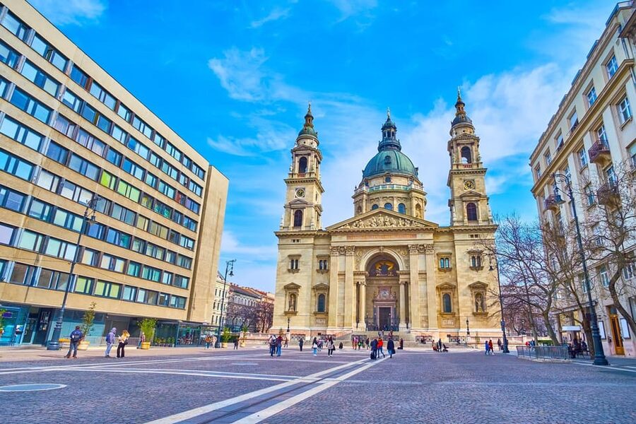 Budapest Old Town and Top Attractions Private Walking Tour - Walking beside the Danube to the iron shoes
