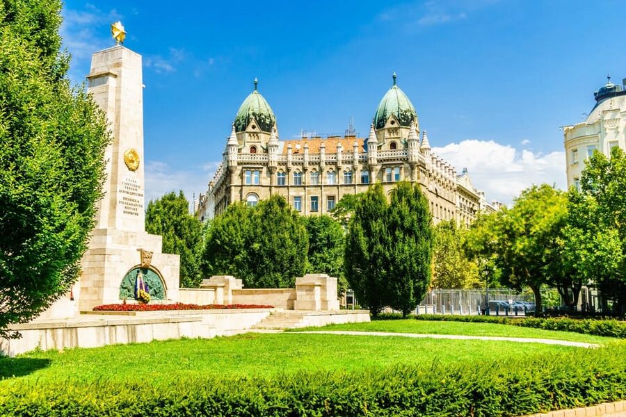 Budapest Old Town and Top Attractions Private Walking Tour - What two hours really allows
