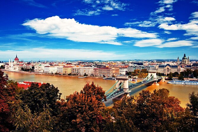 Budapest Overview Private tour - Crossing the Chain Bridge