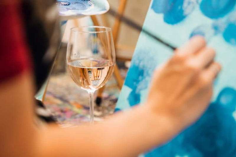 Budapest: Paint and sip experience - Key points before you book