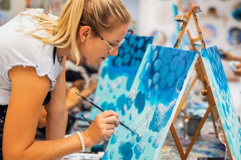 Budapest: Paint and sip experience - Choosing your Budapest painting