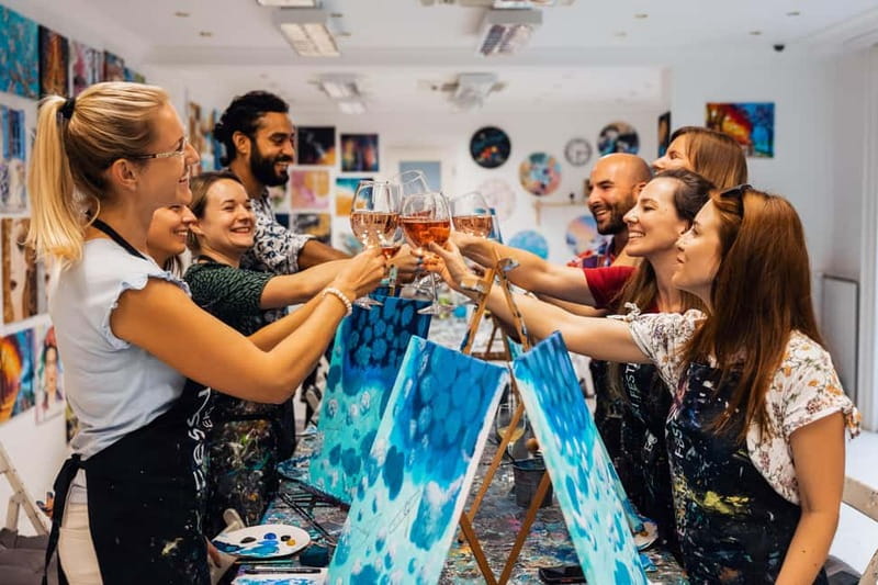 Budapest: Paint and sip experience - The important difference between small and large groups
