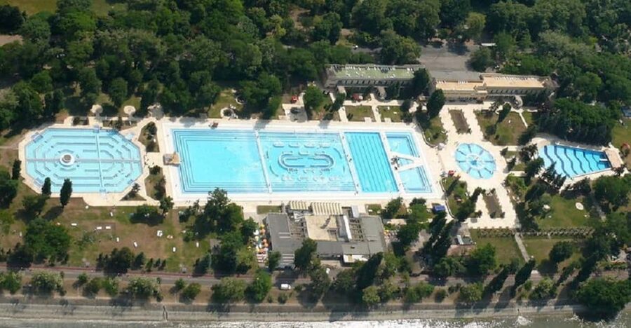 Budapest: Palatinus Spa & Pools Full-Day Admission - Thermal pools, waves, and water slides