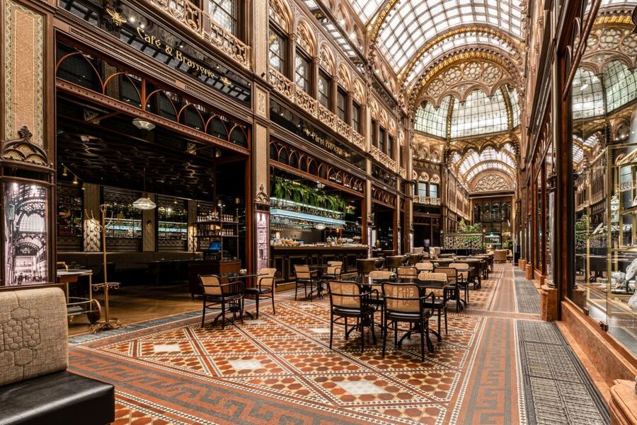 Budapest: Párisi Passage Restaurant 3-Course Menu - Champagne, wine, mocktails, and Pálinka