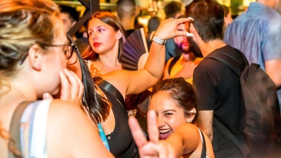 Budapest: Party District Bar-Hop with 2hr Unlimited Drinks - Who gets the most from this crawl