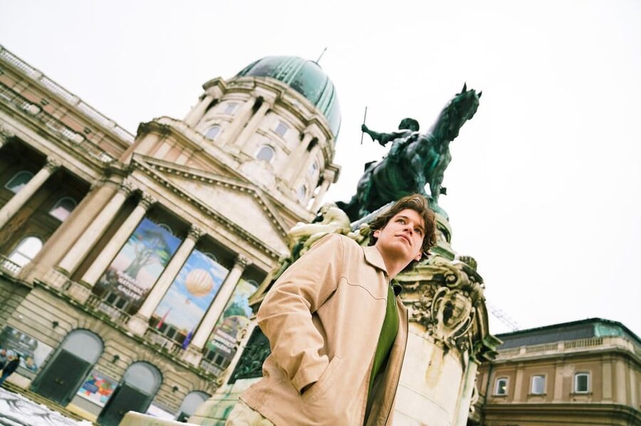 Budapest: Photo Session with Professional Local Photographer - Choosing locations beyond the basilica