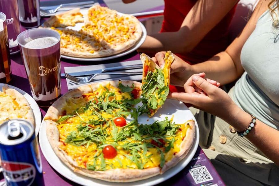 Budapest: Pizza Cruise - Pizza, Parliament, and the Danube in one hour