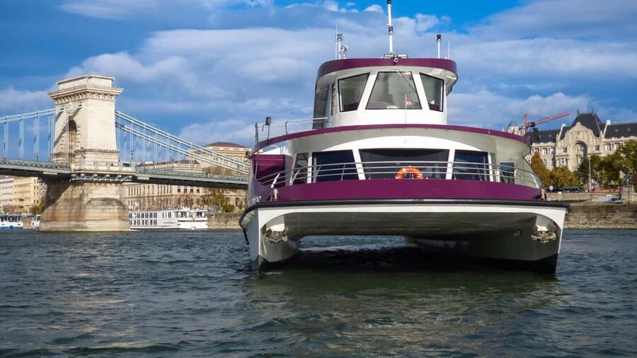 Budapest: Pizza Cruise - Gellért Hill and the Buda riverbank