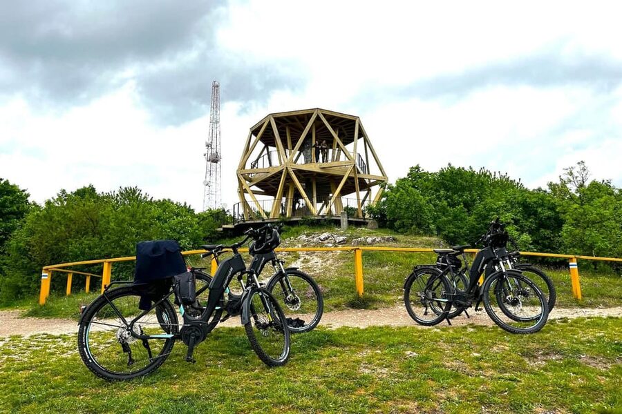 Budapest: Premium E-Bike Rental - The value of $32 for four hours to one day
