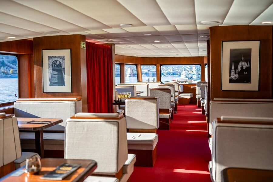 Budapest: Premium Sightseeing Cruise with Tokaj Frizzante - Daylight, evening, and seasonal planning