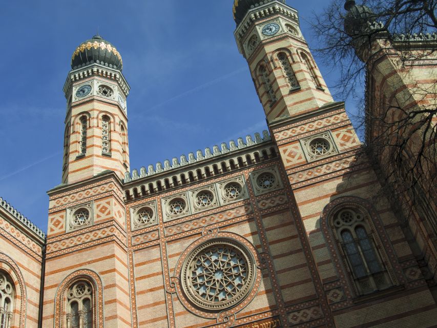 Budapest: Private 3-hour Guided City Tour by Bus - Crossing to Pest and seeing the major landmarks