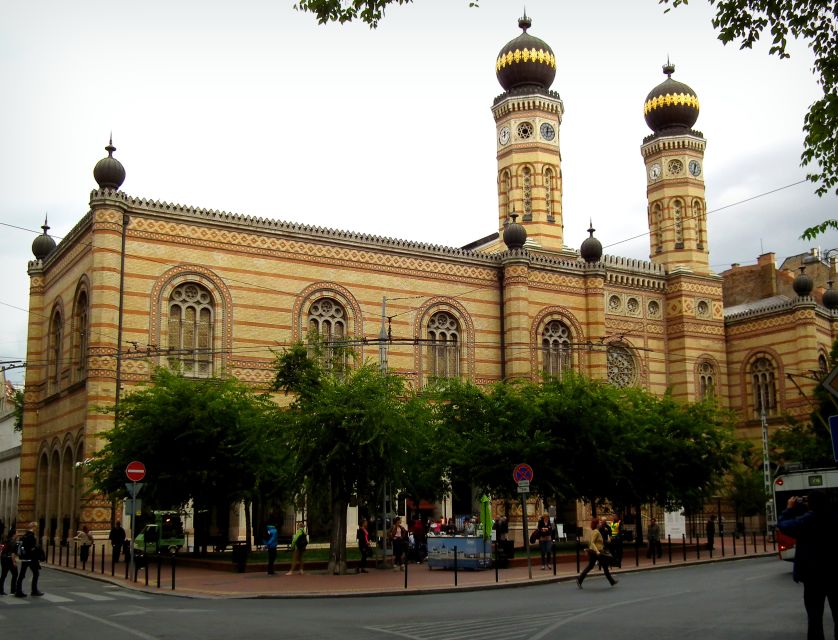 Budapest: Private 3-hour Guided City Tour by Bus - What the private format changes