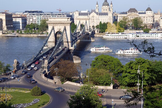 Budapest Private City Tour by car in 4 hours - Heroes’ Square and City Park