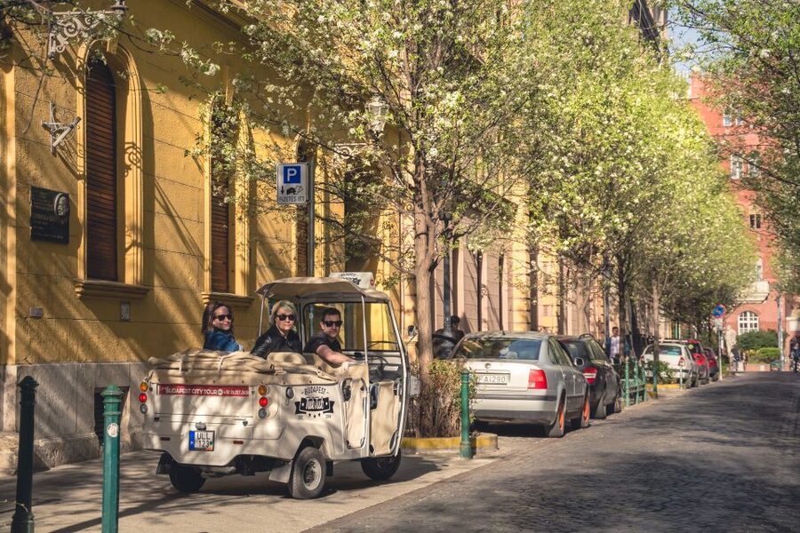 Budapest: Private City Tuk-Tuk Tour & Boat Cruise - The 70-minute Danube cruise