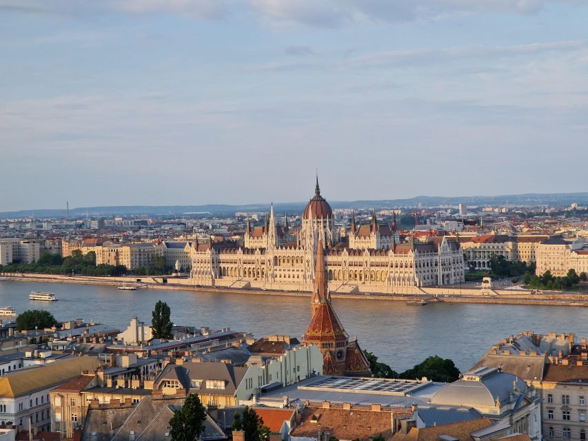 Budapest: private deluxe tour with a native, in Spanish - Why a private car helps in four hours
