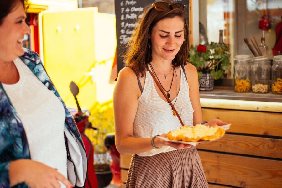 Budapest: Private Food Tour – 10 Tastings with Locals - Szimpla Kert and Budapest after dark