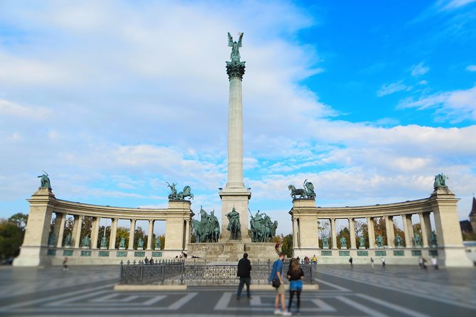 Budapest Private Luxury Sightseeing Tour with Guide and Transport - St. Stephen’s Basilica and central Pest