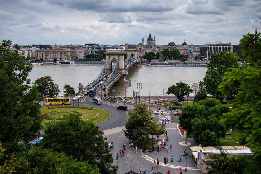 Budapest: Private Luxury Sightseeing Tour - Starting along the Danube and in central Pest