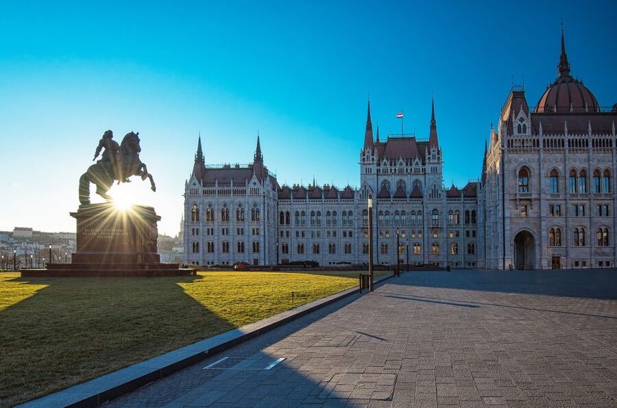 Budapest: Private Walking Tour of City with Spanish Guide - Key points to know before booking