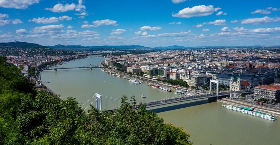 Budapest: Private Walking Tour of City with Spanish Guide - St. Stephen’s Basilica and the heart of Pest