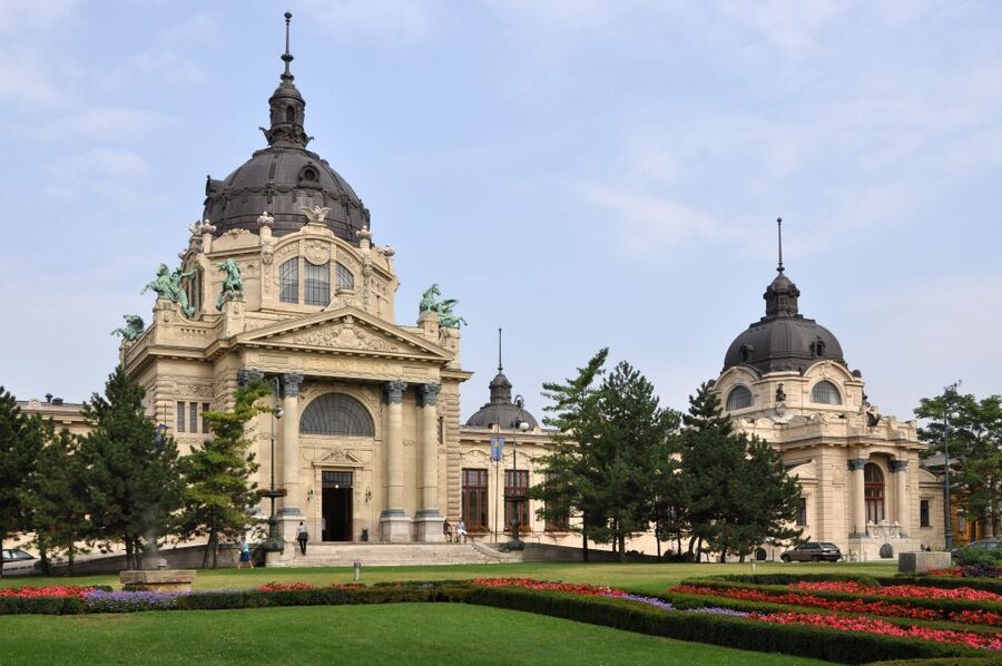 Budapest: Private Walking Tour of City with Spanish Guide - Buda Castle and Fisherman’s Bastion
