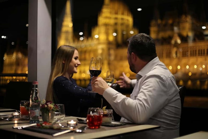 Budapest: Prosecco Dinner Cruise with Live Music - Who should book this Danube dinner cruise?