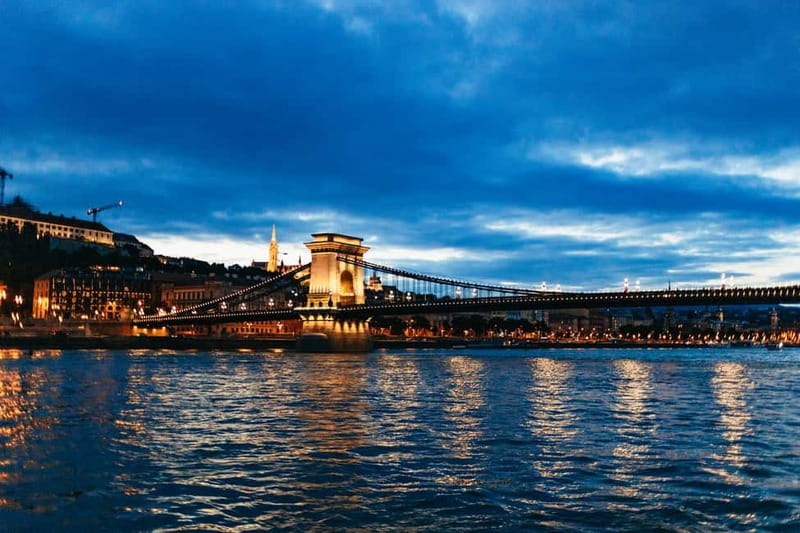 Budapest: Prosecco Dinner Cruise with Live Music - The riverside sights, from Gellért Hill to Chain Bridge