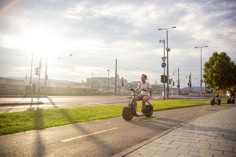 Budapest: Rent a Wide-Wheel E-Scooter - Picking up the scooter near Deák Ferenc tér