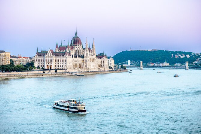 Budapest River Cruise with 1 Free Tokaj Frizzante and Audio Guide - The welcome drink and onboard comfort
