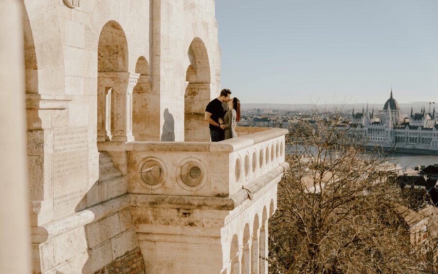Budapest: romantic photoshoot at Buda's iconic sightseeings - What you receive after the 45-minute session