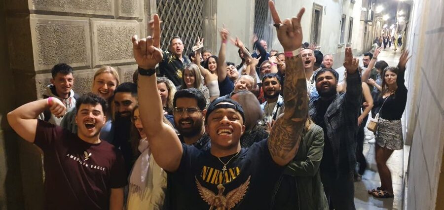 Budapest: Ruin Bar Pub Crawl with Entry Tickets - Who should book it?