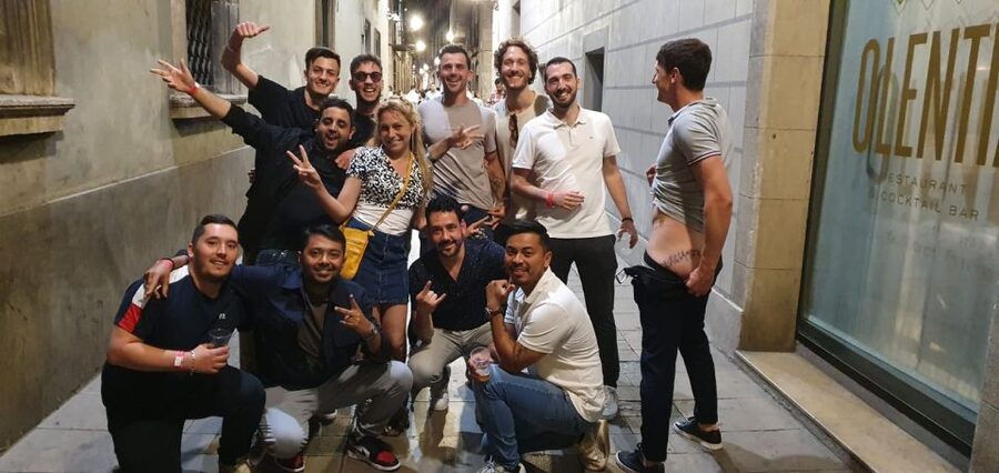 Budapest: Ruin Bar Pub Crawl with Entry Tickets - The guides make the biggest difference