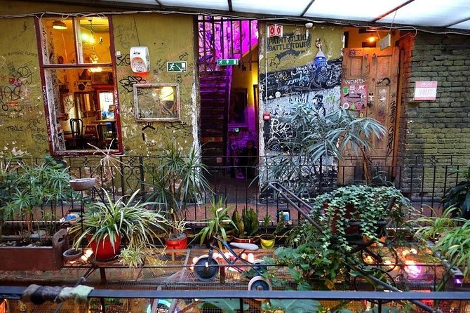 Budapest Ruin Bars Evening Walking Tour with Drinks & Snacks - Small groups, timing, and comfort
