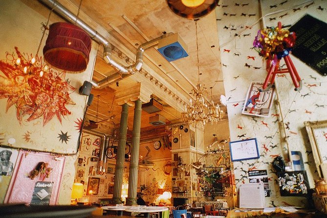 Budapest Ruin Bars Evening Walking Tour with Drinks & Street Food - What you actually eat and drink