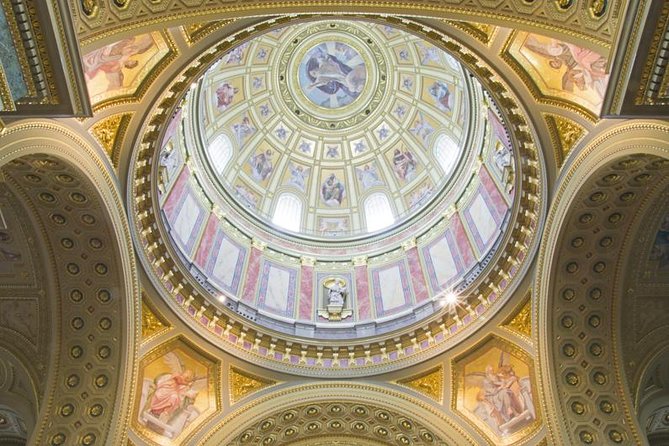 Budapest: Saint Stephen's Basilica Tour - Group size, private tours, and the guide’s role