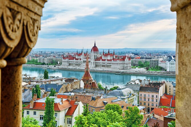 Budapest Scavenger Hunt and Highlights Self Guided Audio Tour - St. Stephen’s Square and the city’s royal memories