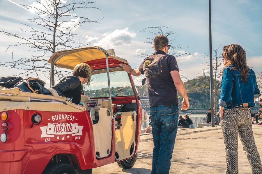 Budapest: Scenic Tuk Tuk Tour - Starting in central Budapest