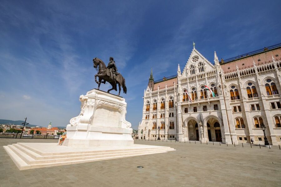 Budapest: Segway Sightseeing Tour - What the guide adds to the ride