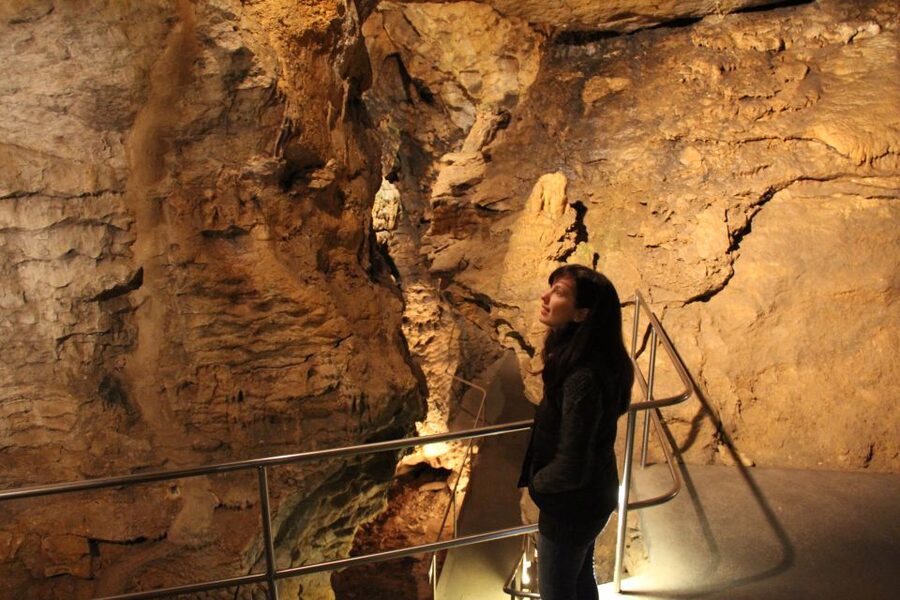 Budapest: Semlő-hegyi & Pál-völgyi Caves Guided Walking Tour - What to wear and carry