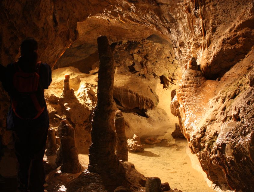 Budapest: Semlő-hegyi & Pál-völgyi Caves Guided Walking Tour - Getting to the meeting point