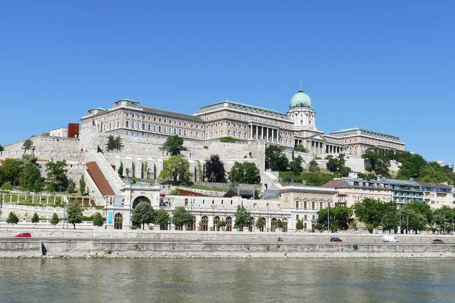 Budapest: Sightseeing Cruise on the Danube - Parliament and the Pest riverbank