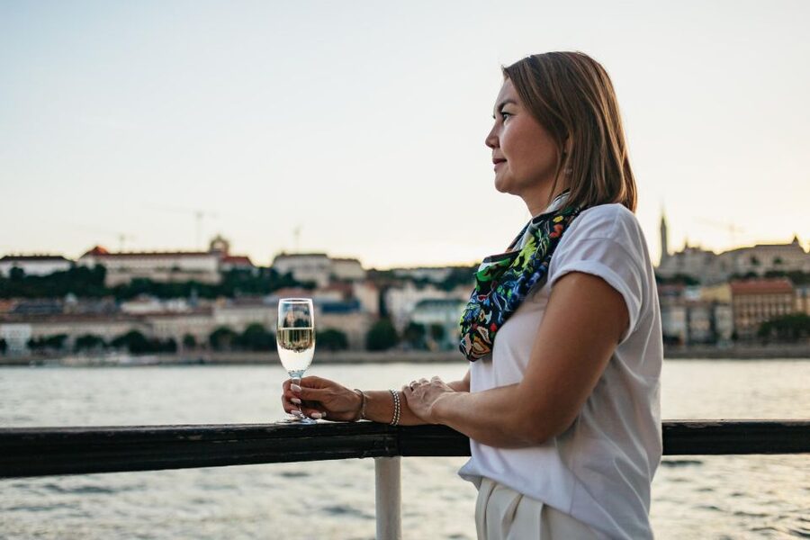 Budapest: Sightseeing Cruise on the Danube - Live music, drinks, and the ship’s atmosphere