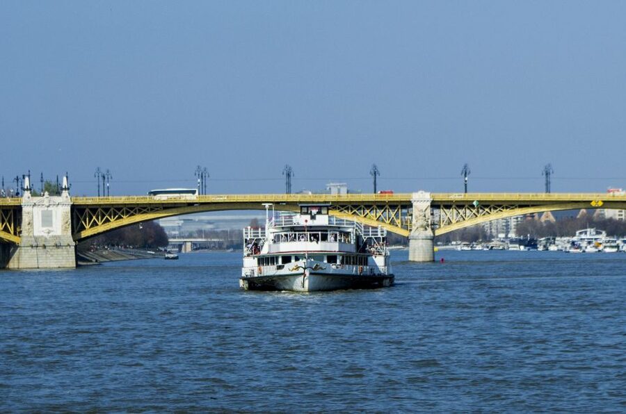 Budapest: Sightseeing Cruise on the Danube - Choosing noon, 19:00, or 22:00