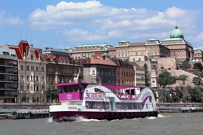 Budapest Sightseeing with Drink Included - The included drink and onboard atmosphere