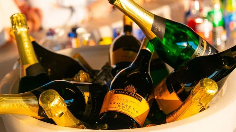 Budapest: Sip and Sail River Cruise with Unlimited Prosecco - Key points to know before booking