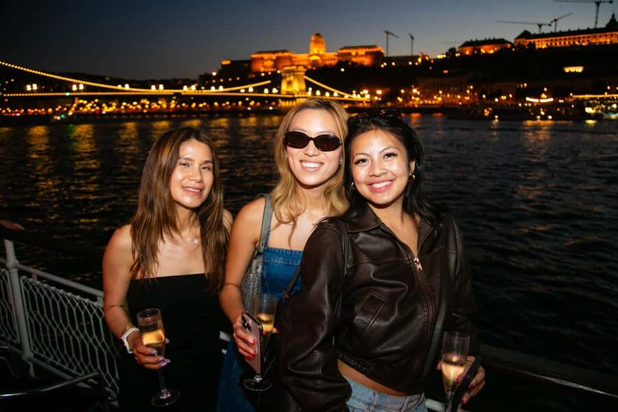Budapest: Sip & Sail Danube Cruise with Prosecco Cocktails - Is $26 good value?