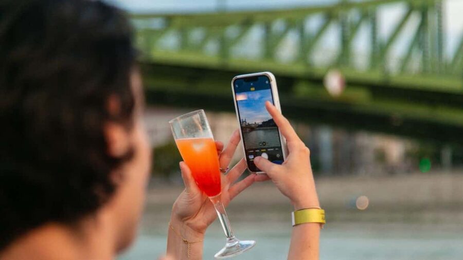 Budapest: Sip & Sail Danube Cruise with Prosecco Cocktails - Seating, music, and the onboard mood