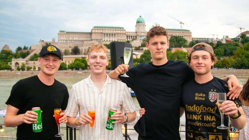 Budapest: Sip & Sail Danube Cruise with Unlimited Beer - Gellért Hill and the southern bridges