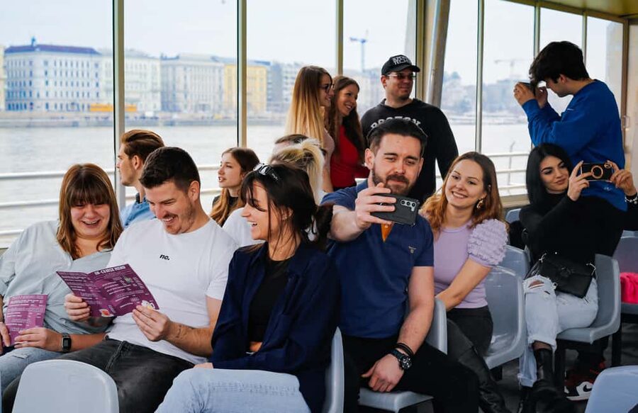 Budapest: Skyline Sightseeing Cruise with Parliament View - Key points at a glance