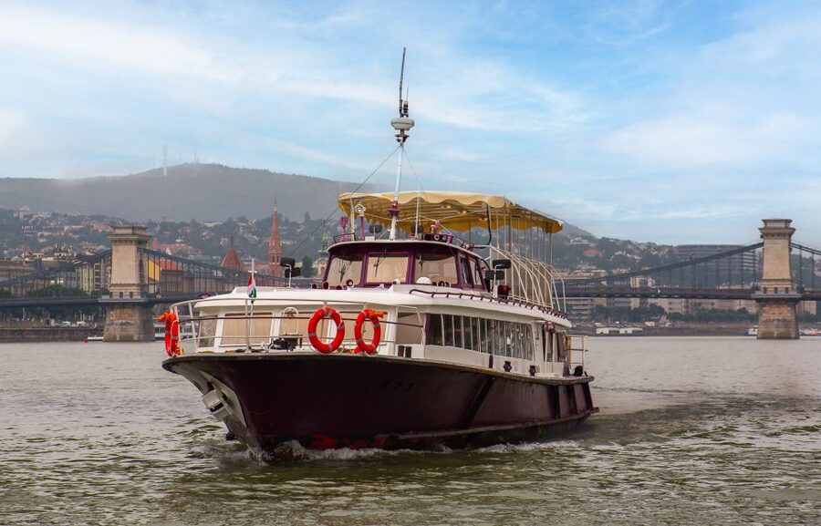 Budapest: Skyline Sightseeing Cruise with Parliament View - Why the Danube is the best seat in the city